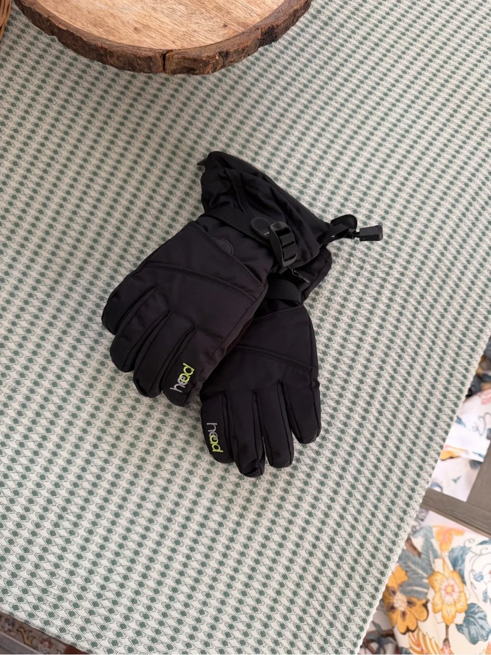 New HEAD Junior Ski Gloves in black with lime green Size Medium